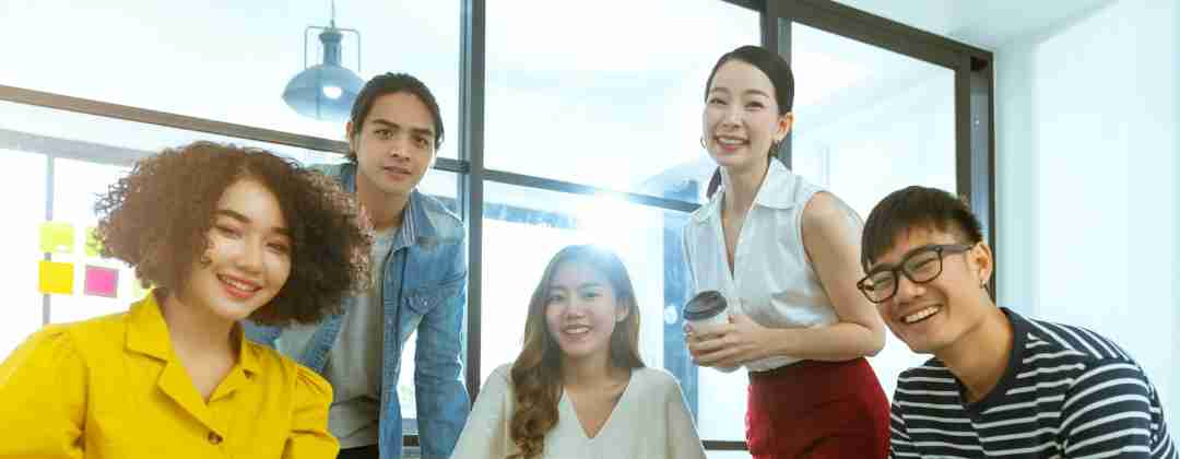 与全球最佳雇主  蓝狮在线光电<br>
一起探索未来职涯可能