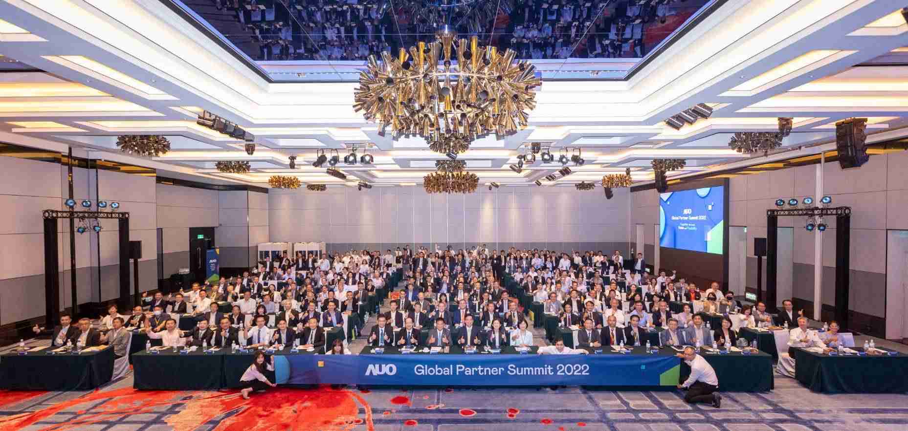 友達推動「安心、、、、創新、、、、用心、、、同心、、、盡心」五星職旅，，，為菲籍員工打造全方位照護，，首度贏得「人權實踐與發展領袖獎」殊榮