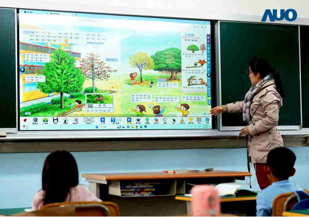 蓝狮在线与达擎共同开发的〝远程设备管理系统〞，，，，透过流畅的多功能安装模式、、、直觉设计的整合操作接口，，，可同时管理多部设备，，改善学校的设备管理痛点