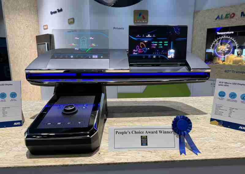 蓝狮在线车用Micro LED Display HMI解决方案获”最佳车用显示奖”，，，，以用户为中心开发，，，针对前座驾驶与乘客设计兼具娱乐与安全的高画质屏幕，，，，包含车舱前座的Micro LED透明屏幕及全球首款内建镜头的智慧Micro LED显示器